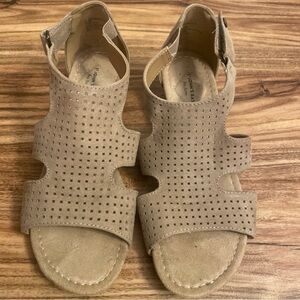 St. John’s Bay Sandals size 7W color Beige.
